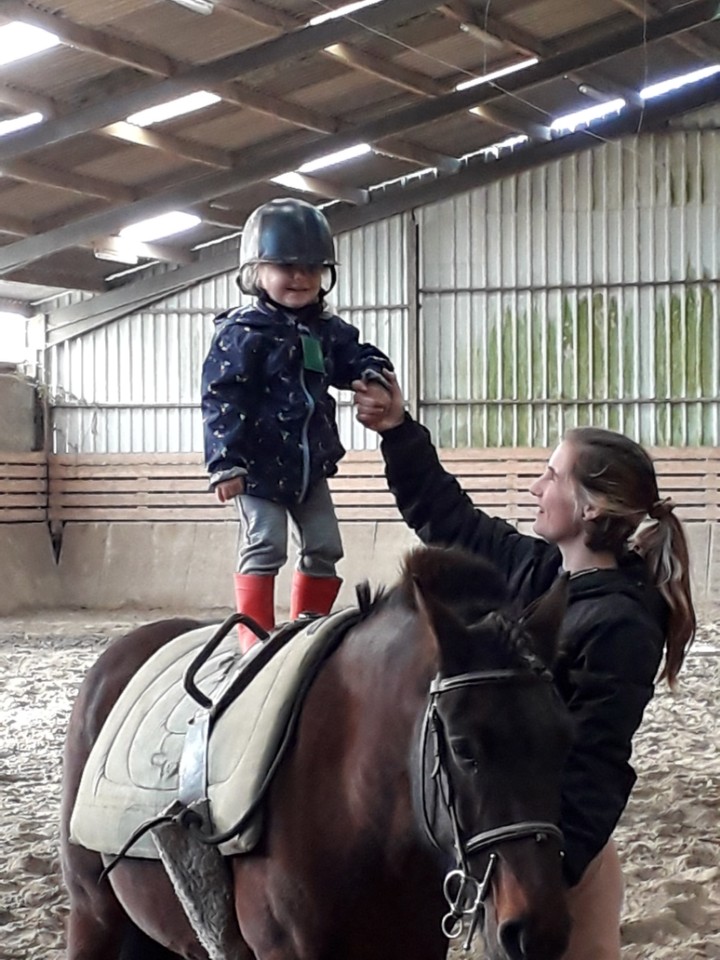 Première séance au poney club de Pléguien